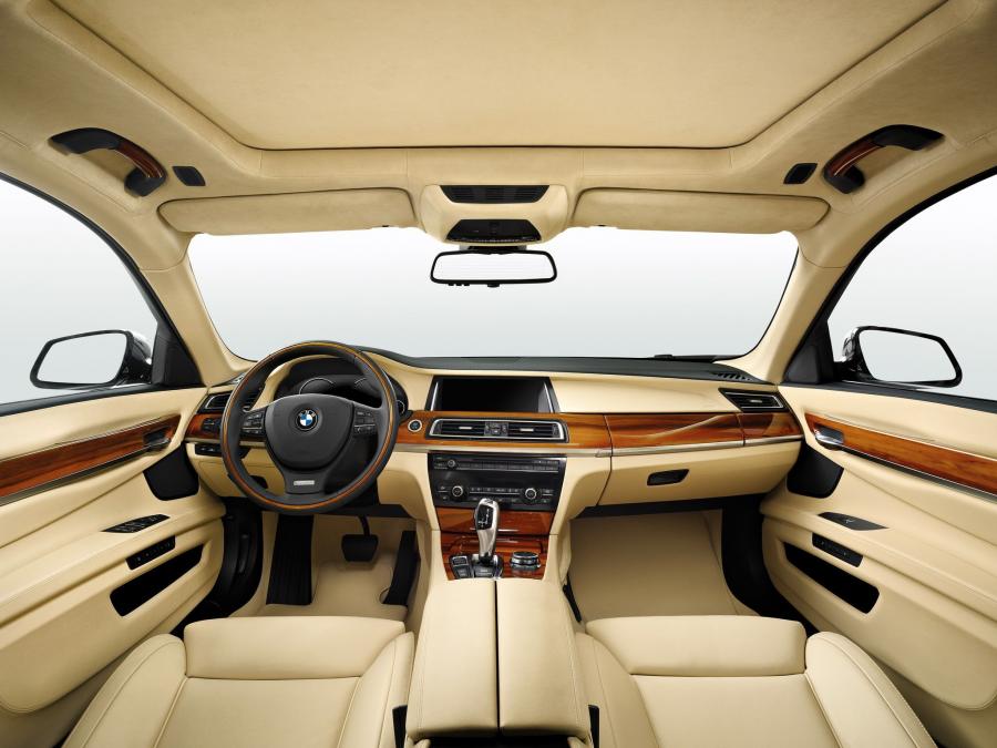  BMW 760Li Individual 2013 года  (фото 2 из 2)